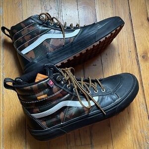 Vans Sk8-Hi MTE 2.0 DX in the Black/Camo colorway.